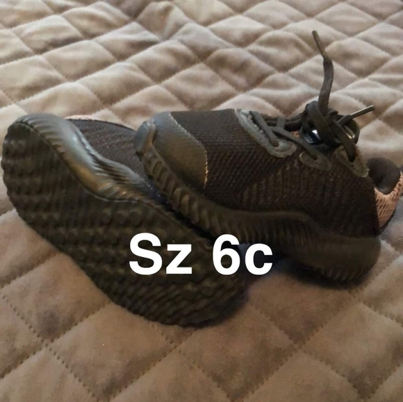 Sneakers - Picture 3 of 7